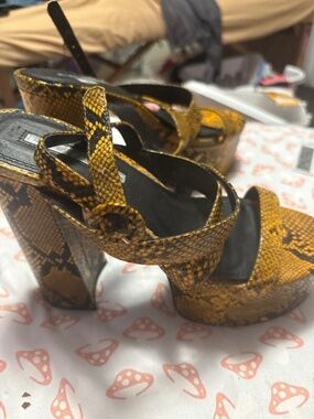 Liliana heels